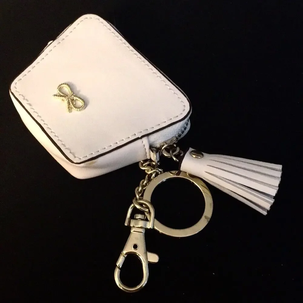 Clothes care symbol keychain NWOT 30• water tassel
